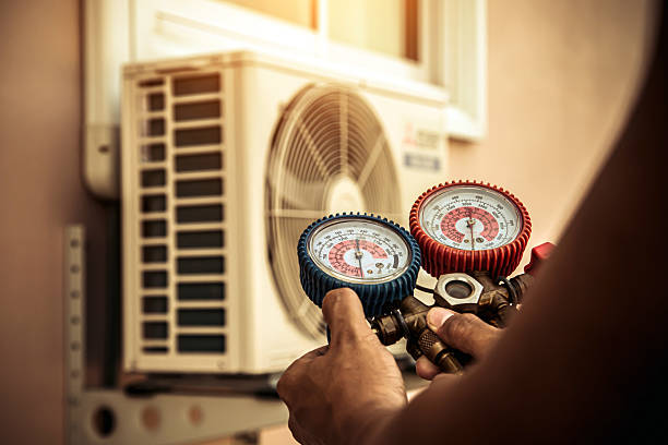 Professional Ac Installation technician working in Taylor, TX